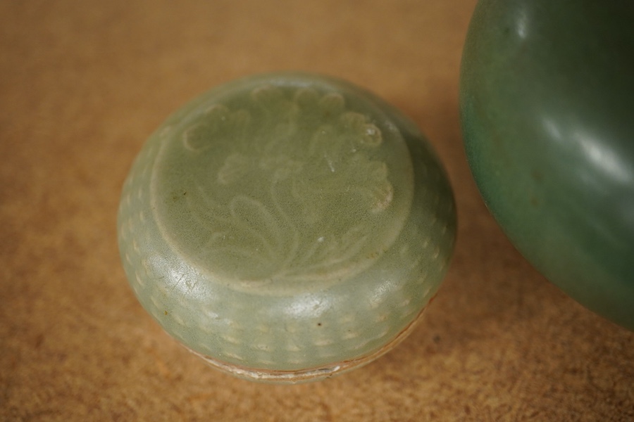 A Chinese Longquan celadon jarlet and a similar box and cover, Yuan dynasty, largest 6.5cm high
